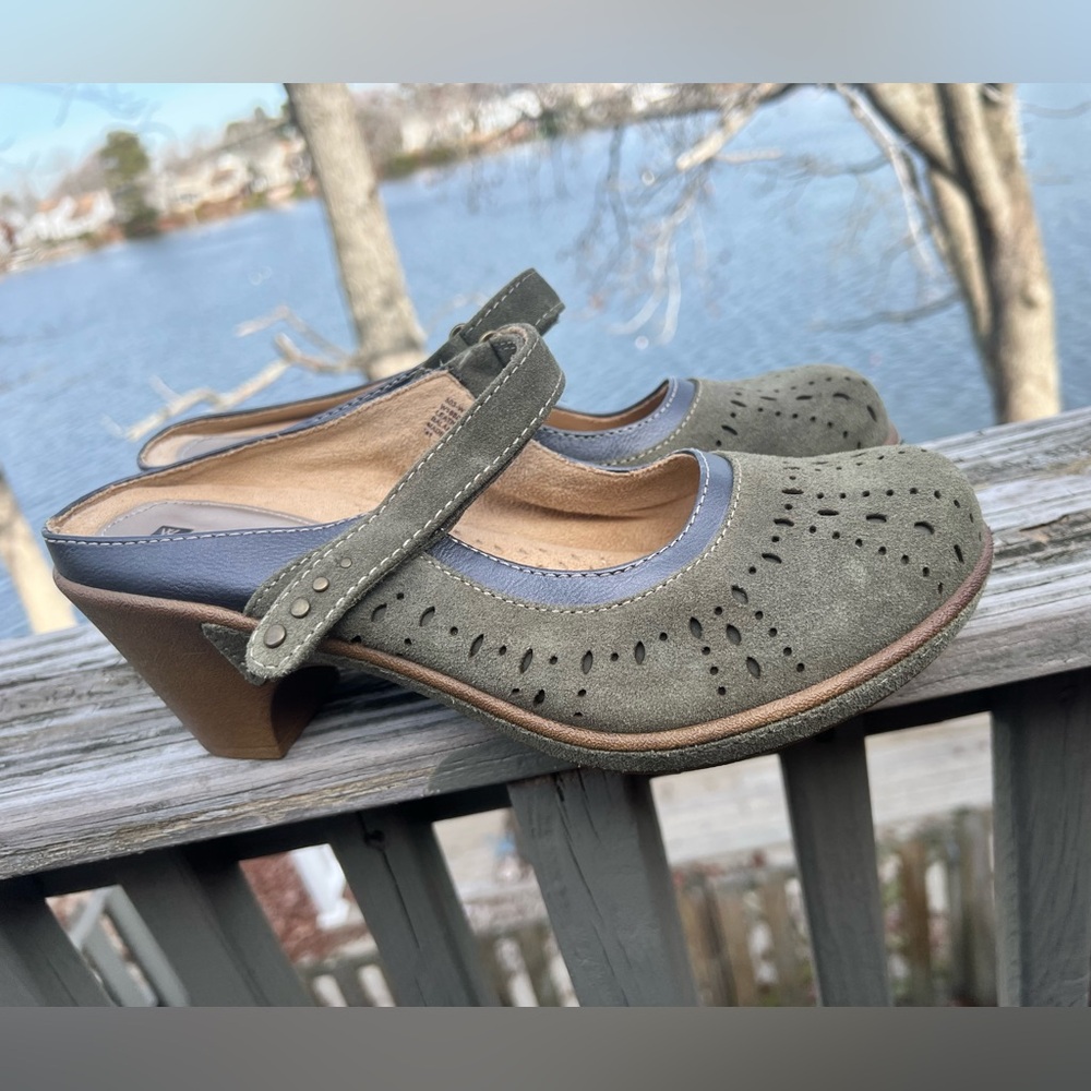 White Mountain Gray and Brown Mules